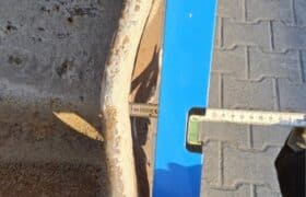 Die Seitenwand der Schaufel stark verbogen (2) (Klein)